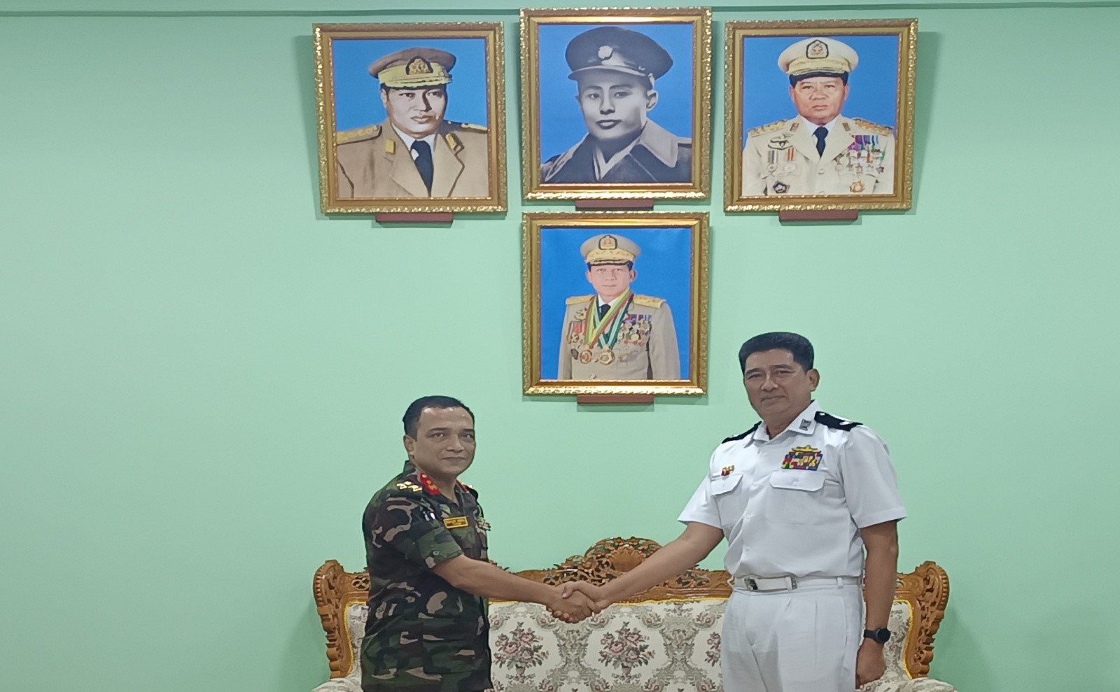 ကမ်းခြေစောင့်တပ်ဖွဲ့ကွပ်ကဲမှုဌာနချုပ်တွင်မြန်မာနိုင်ငံဆိုင်ရာဘင်္ဂလားဒေ့ရှ်စစ်သံမှုး ဗိုလ်မှူးချုပ် Abdullah Tafhimul Islam အား ကမ်းခြေစောင့်တပ်ဖွဲ့ညွှန်ကြားရေးမှူးချုပ်မှ လက်ခံတွေ့ဆုံ